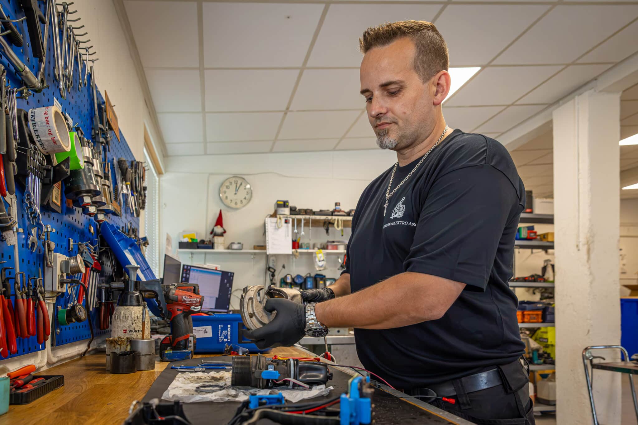 Hos Scherer's Elektro ApS udfører vi garantireparationer på en lang række af forskellige typer af værktøj.